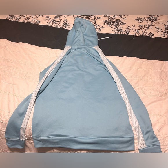 Women’s Under Armour size med - Picture 2 of 3